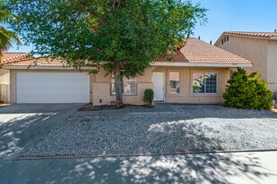 12579 Santa Fe Trail in Victorville, CA - Building Photo