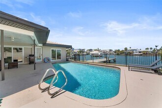 340 Palm Island NE in Clearwater, FL - Foto de edificio - Building Photo