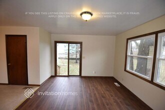 482 Eldridge Ave W in Roseville, MN - Building Photo - Building Photo