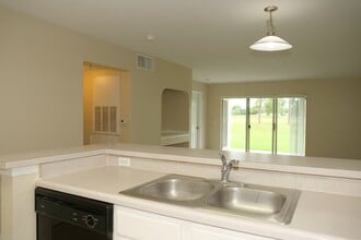 13839 Fairway Island Dr in Orlando, FL - Building Photo - Building Photo