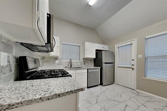 16922 Colony Creek Dr in Spring, TX - Building Photo - Building Photo