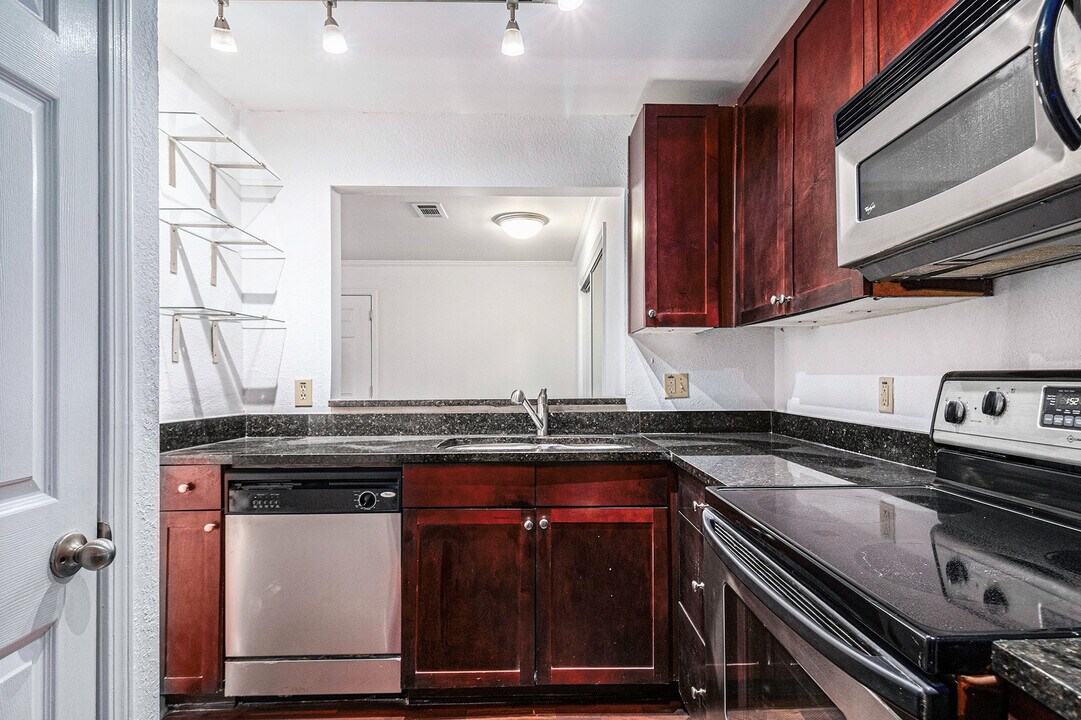 2657 Lenox Rd NE in Atlanta, GA - Building Photo