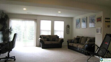 1047 Sparrow Way in Breinigsville, PA - Foto de edificio - Building Photo