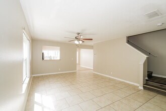 5865 Wrenwater Dr in Lithia, FL - Building Photo - Building Photo