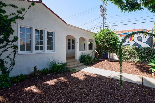 641 N Martel Ave in Los Angeles, CA - Building Photo - Building Photo