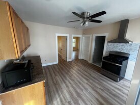 20 Pearl St, Unit 3 in Webster, MA - Building Photo