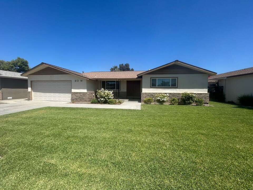 80 W Deodar Ln in Lemoore, CA - Building Photo