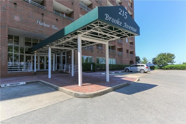 215 Brook Ave in Norfolk, VA - Building Photo - Building Photo