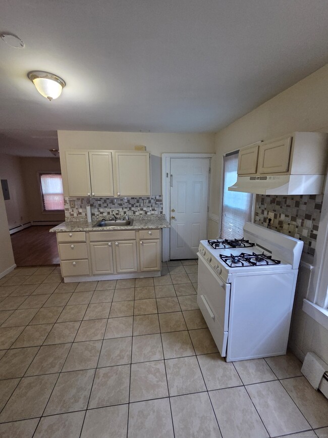 38 Walnut St in New Haven, CT - Building Photo - Building Photo