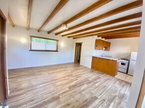 1760 Ruhland Ave-Unit -Rear Bungalow in Manhattan Beach, CA - Building Photo - Building Photo