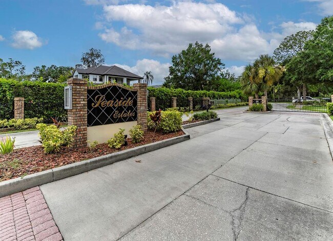 128 Brent Cir in Oldsmar, FL - Building Photo - Building Photo