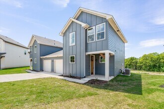 1210 Chestnut Ct in Runaway Bay, TX - Building Photo - Building Photo