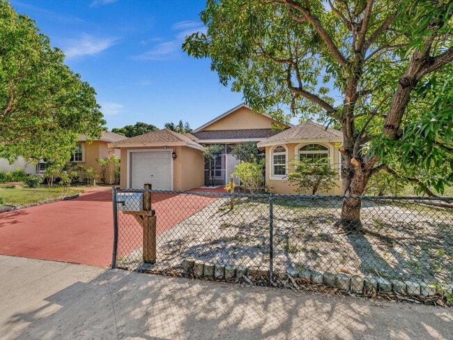 706 C St in Lake Worth Beach, FL - Building Photo - Building Photo