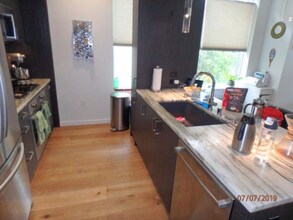 1321 Seneca St, Unit 305 in Seattle, WA - Foto de edificio - Building Photo