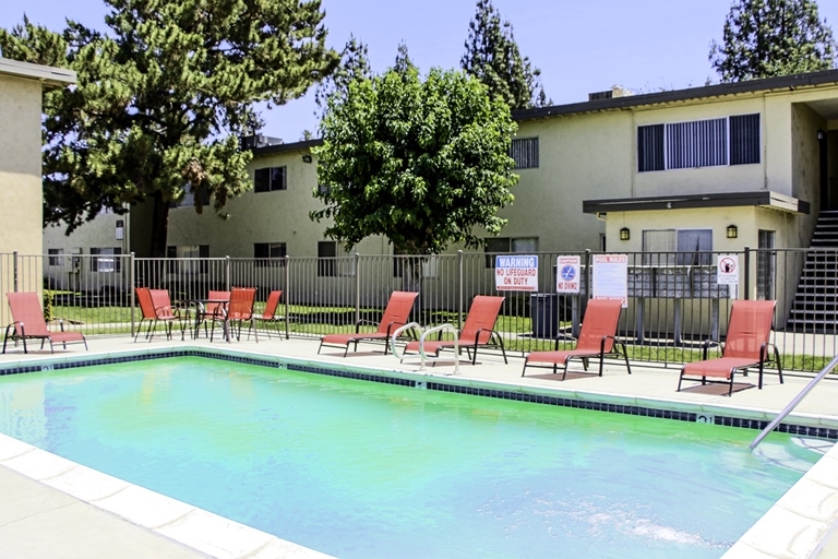 Sequoia Ridge in Fresno, CA - Foto de edificio