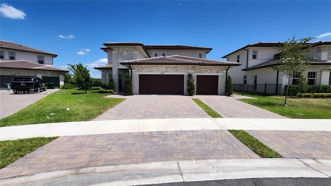 12347 Green Oak Dr in Davie, FL - Building Photo - Building Photo