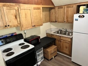 913 W High St, Unit B in Jefferson City, MO - Foto de edificio - Building Photo
