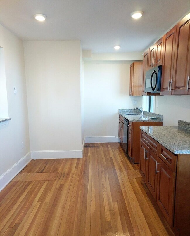 375 Broadway, Unit 19A in Somerville, MA - Building Photo - Building Photo