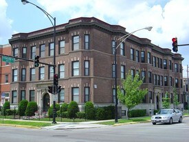 1200 W Addison St, Unit Garden in Chicago, IL - Building Photo