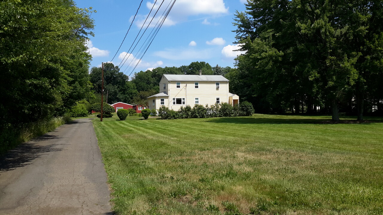 1130 Blue Hills Ave, Unit 2ndfloorapartment in Bloomfield, CT - Building Photo