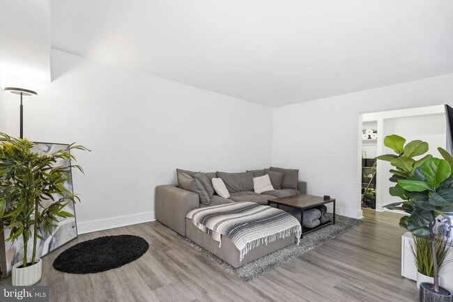 property at 11647 Stoneview Square