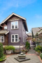 5430 California Ave SW, Unit 2D in Seattle, WA - Foto de edificio - Building Photo