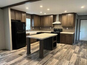 117 Betty St in Conroe, TX - Building Photo - Building Photo