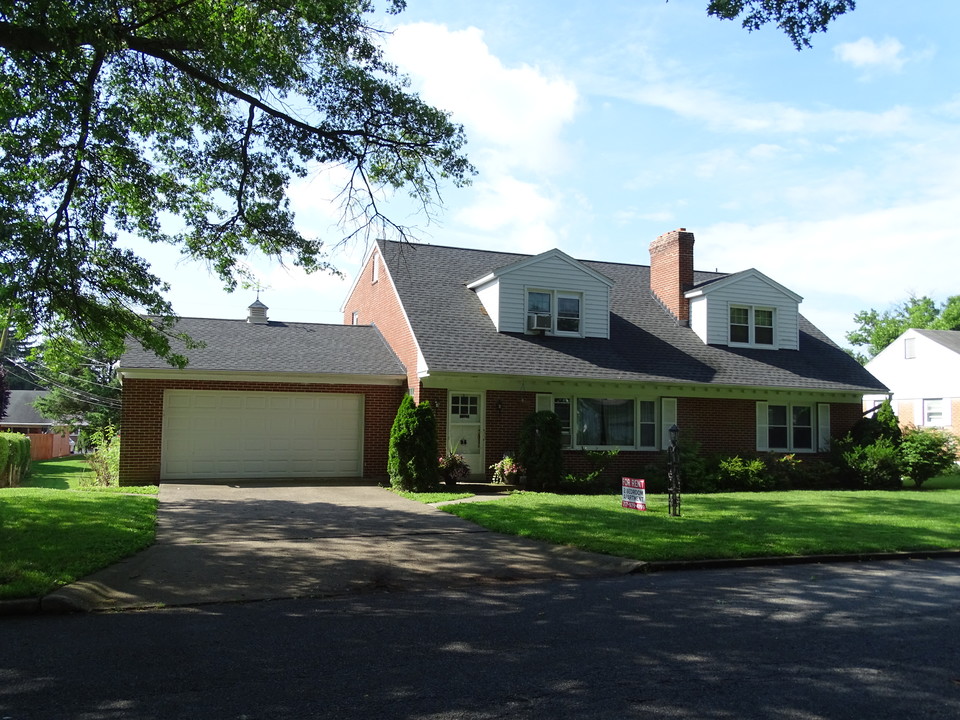 7 Fargreen Rd, Unit 2nd Floor in Camp Hill, PA - Building Photo