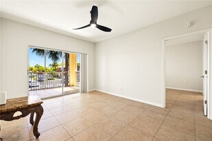6401 Aragon Way in Ft. Myers, FL - Building Photo