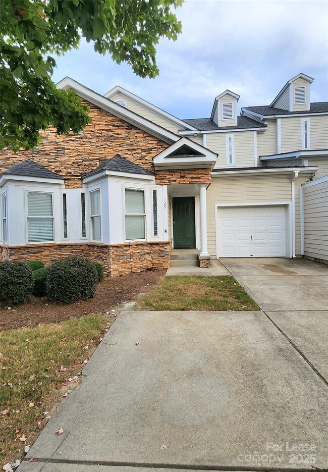 429 Windsor Gate Dr in Fort Mill, SC - Building Photo - Building Photo