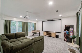 5135 Westerham Pl in Houston, TX - Building Photo - Building Photo