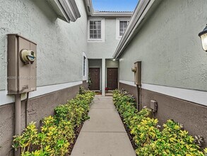 3932 San Simeon Ln in Weston, FL - Foto de edificio - Building Photo