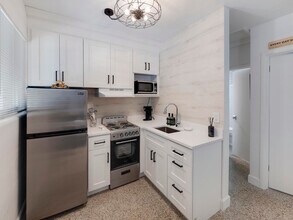 1258 Beach Rd in West Palm Beach, FL - Building Photo - Building Photo