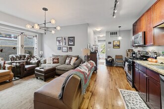 1740 W Foster Ave in Chicago, IL - Building Photo - Building Photo