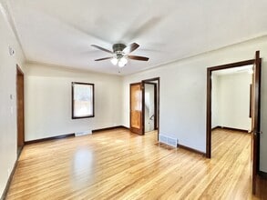 1335 Blaine Ave in Janesville, WI - Building Photo - Building Photo