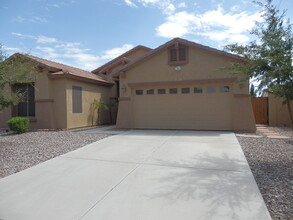 2237 E Carob Dr in Chandler, AZ - Building Photo - Building Photo