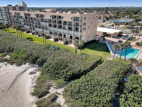 995 N Hwy A1A in Indialantic, FL - Building Photo - Building Photo