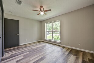 16718 Barcelona Dr in Friendswood, TX - Building Photo