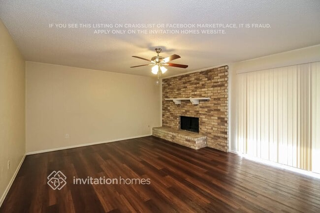 2609 Renwick Dr in Carrollton, TX - Foto de edificio - Building Photo