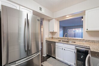 7494 E Earll Dr in Scottsdale, AZ - Building Photo - Building Photo