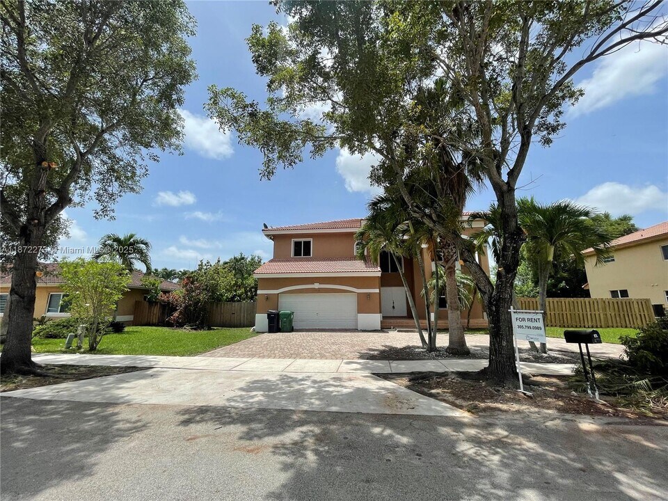 15810 SW 45th St in Miami, FL - Building Photo