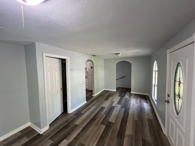 5740 9th St in Zephyrhills, FL - Building Photo - Building Photo
