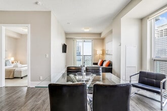 228 Wellington St W in Toronto, ON - Building Photo - Building Photo