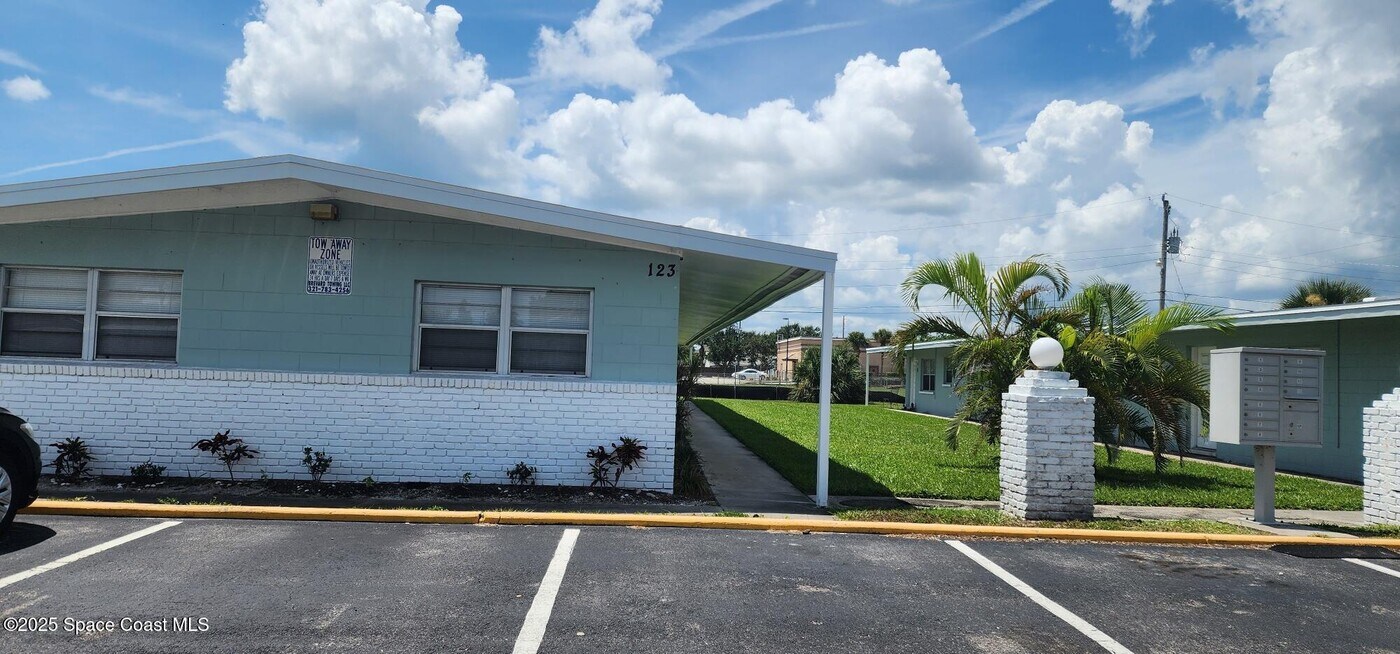 123 Roosevelt Ave in Cocoa Beach, FL - Building Photo