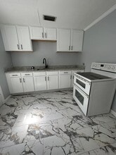 5368 Marybudd Ave in Jacksonville, FL - Foto de edificio - Building Photo