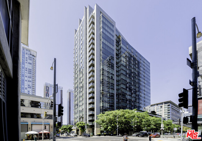 1155 S Grand Ave in Los Angeles, CA - Foto de edificio - Building Photo