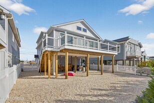 3255 Goa Way in Lavallette, NJ - Building Photo