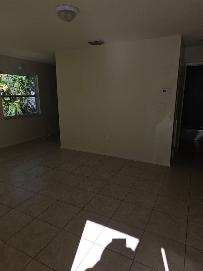 5615 7th St Ct E in Bradenton, FL - Building Photo - Building Photo