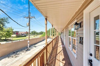 2916 Jean Lafitte Pkwy, Unit H in Chalmette, LA - Foto de edificio - Building Photo