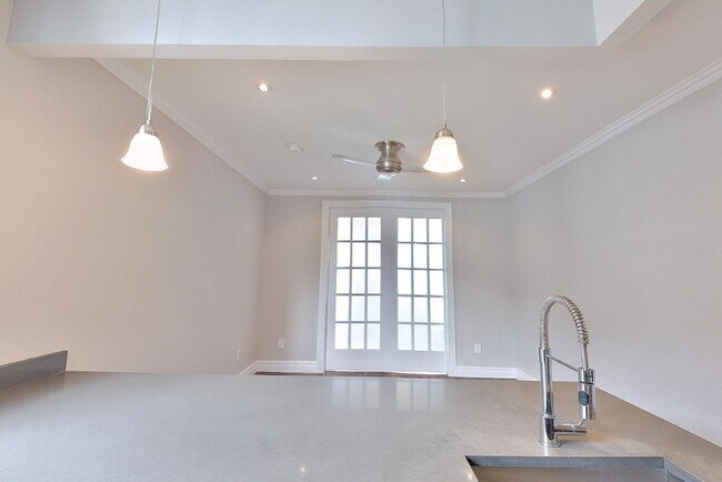 722 Tenth Avenue in New York, NY - Building Photo - Building Photo
